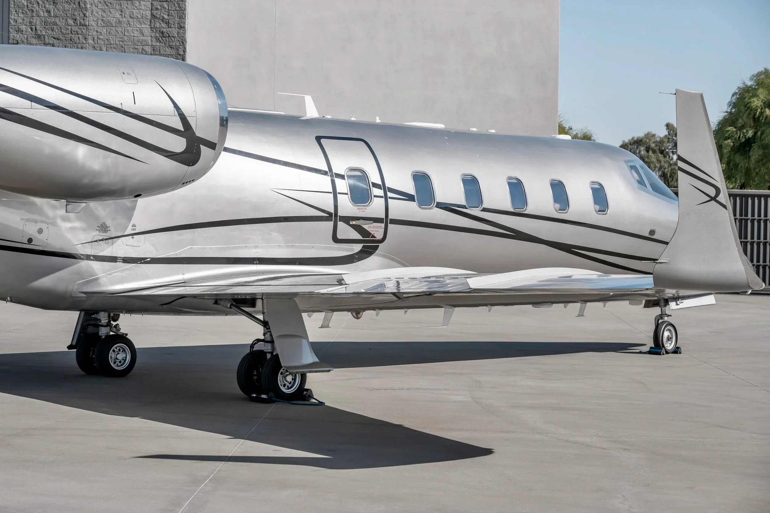 Close-up of the Learjet 45XR, registration N447LA, showing the fuselage and landing gear.