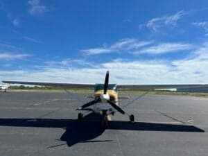 A Cessna 182RG on the tarmac, viewed from the front.