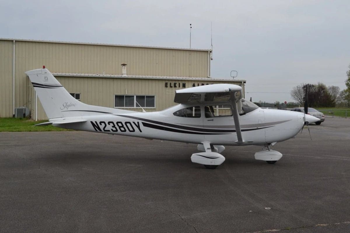 A Cessna Skylane N2380Y is parked in front of a building at Elkin Airport.