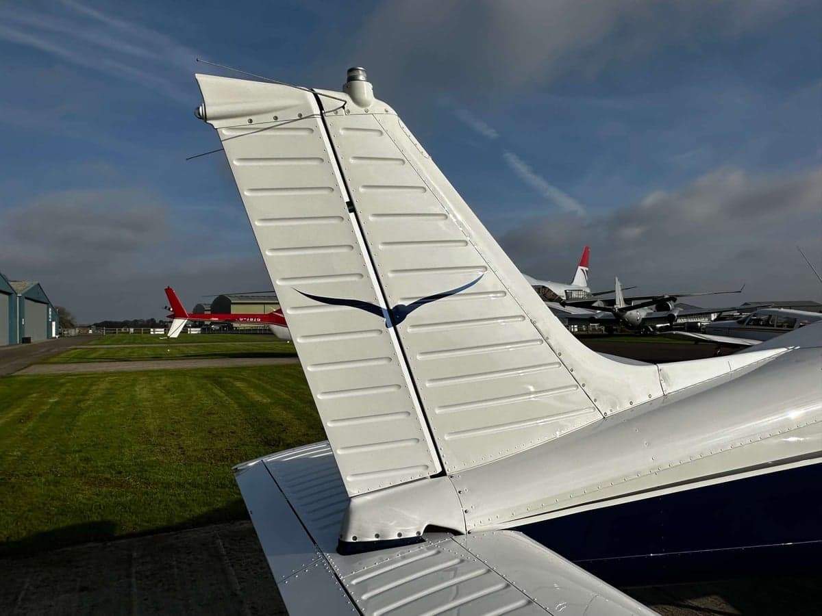 Close-up of the tail of a Piper PA-28-161 Warrior II aircraft.