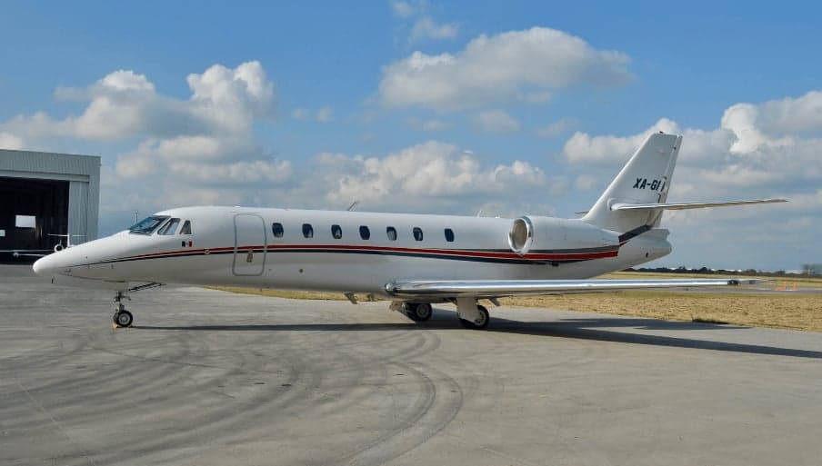 Side view of the XA-GIM aircraft on the tarmac.