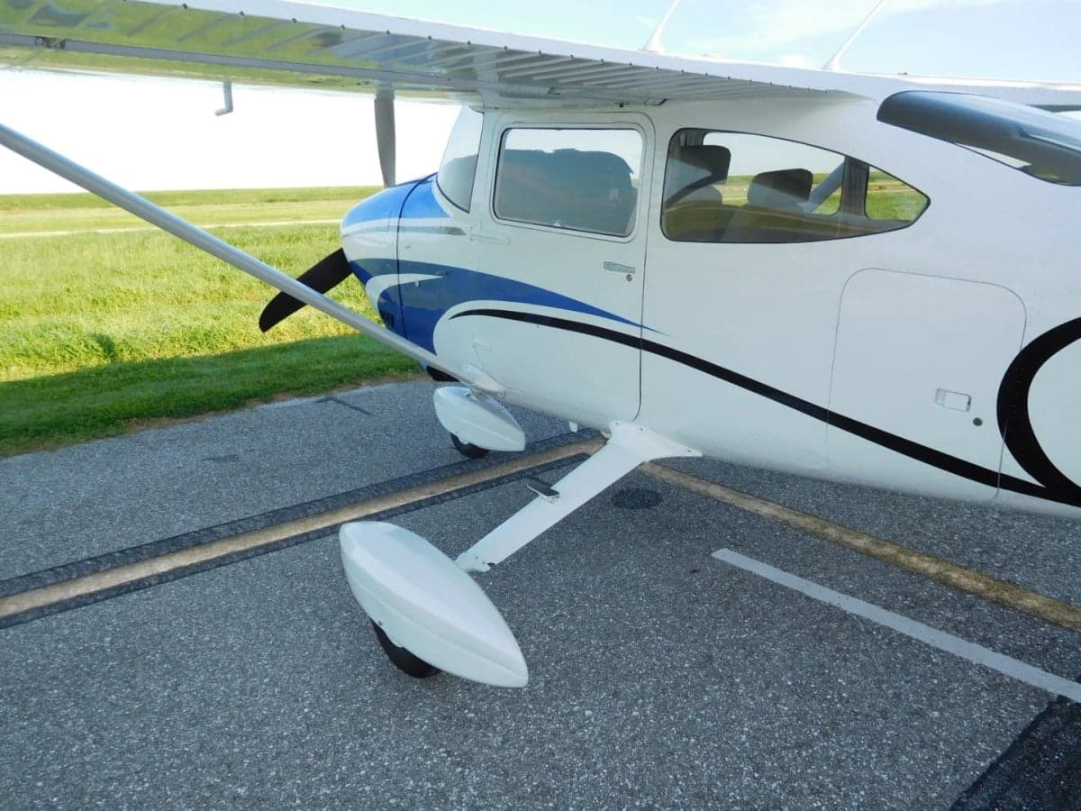 Side view of the N699JG Cessna aircraft on the tarmac.