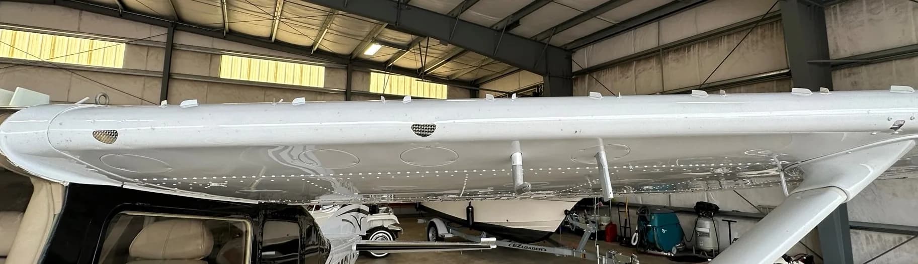 Close-up view of the wing of the Cessna 206 Stationair.