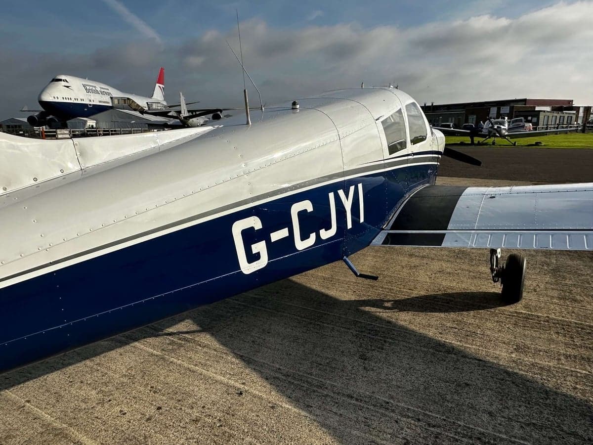 Close-up of the tail section of a Piper PA-28-161 Warrior II aircraft.