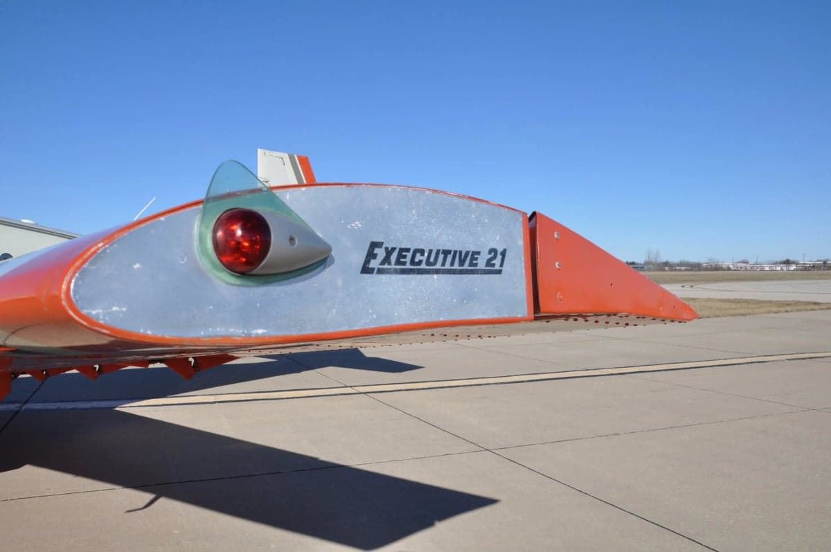 Close-up of the wingtip of a Mooney M20F Executive 21 aircraft.