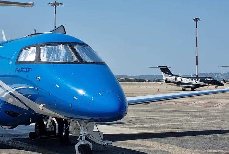 A diagram of the side view of a Pilatus PC-24.