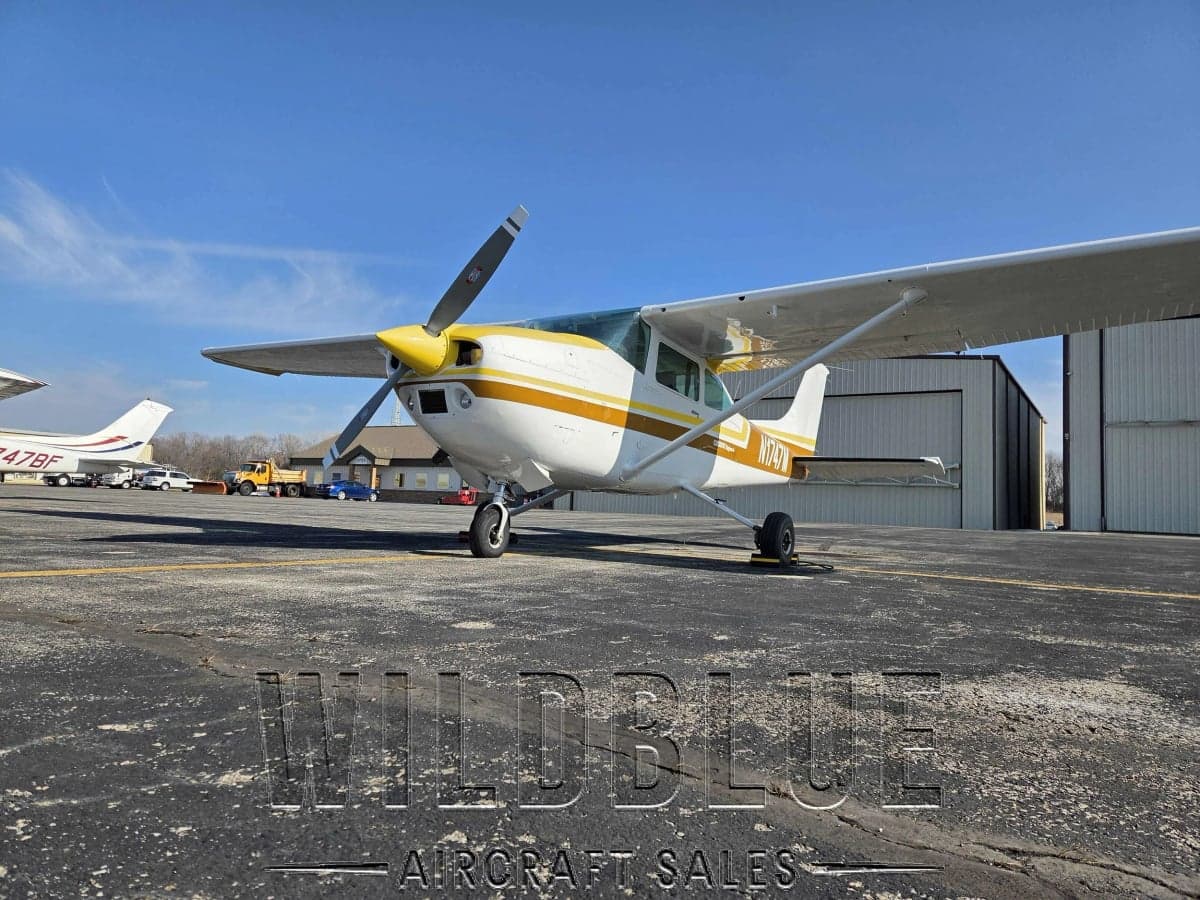 N1747M Cessna Skyhawk with white and gold paint scheme on the tarmac with Wildblue Aircraft Sales watermark.