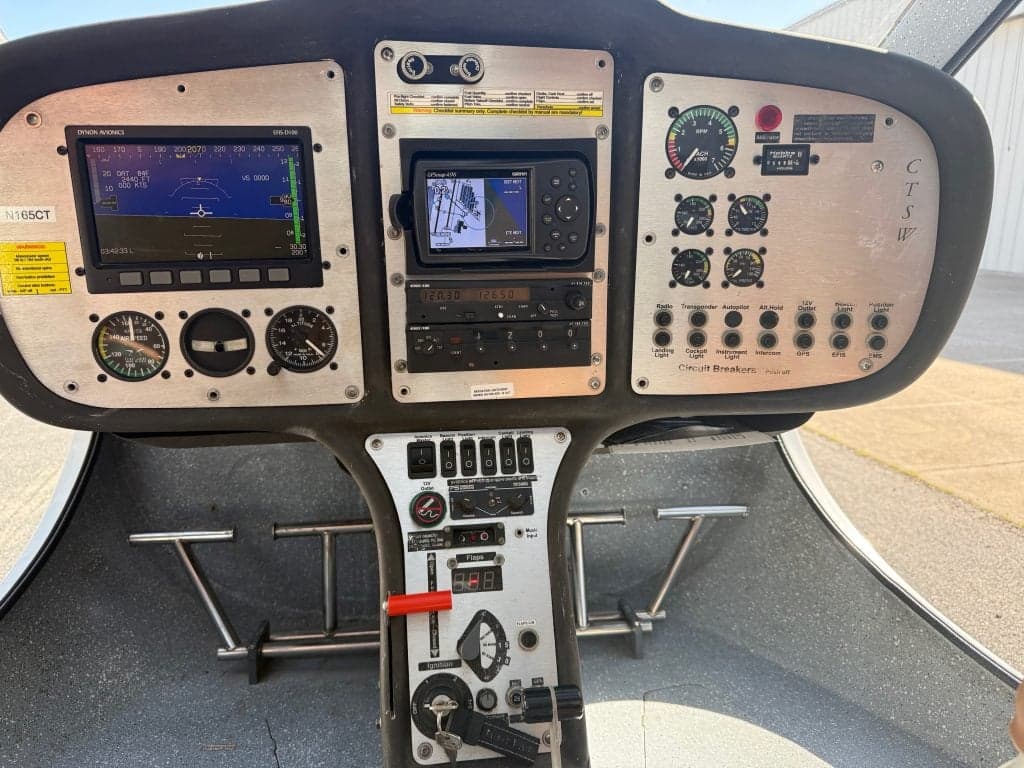 The cockpit instrument panel of the CTLSW aircraft N165CT.