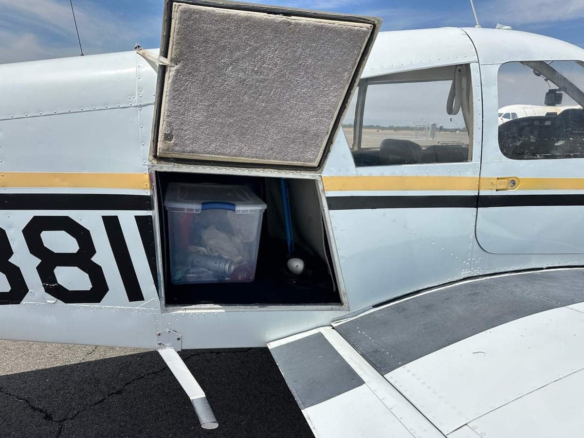 A Piper PA-28-140 Cherokee with tail number N4881L showing the open baggage compartment.
