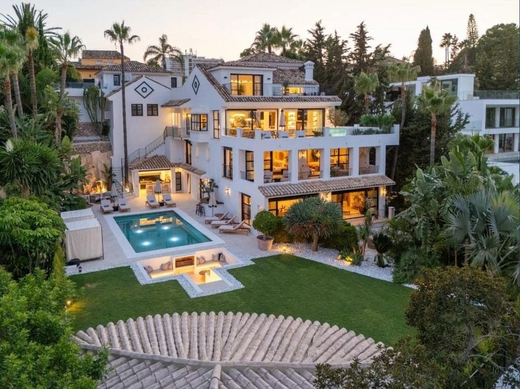 6 room luxury Villa for sale in Marbella, Andalusia