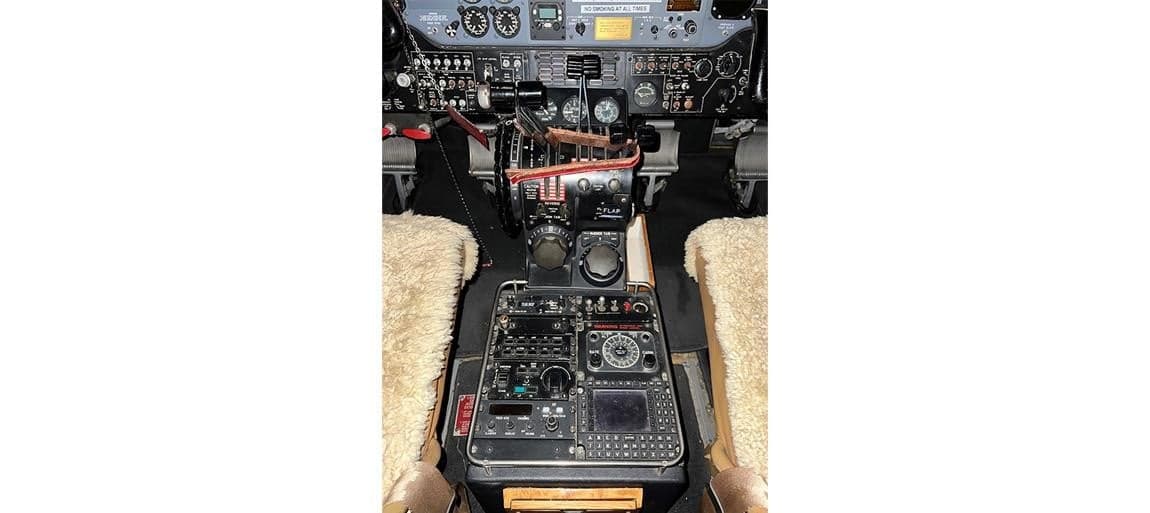 Center console and upper instrument panel of the Beechcraft King Air cockpit.