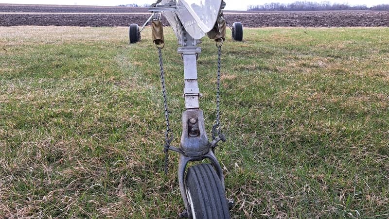 Close up of the landing gear of the Cessna.