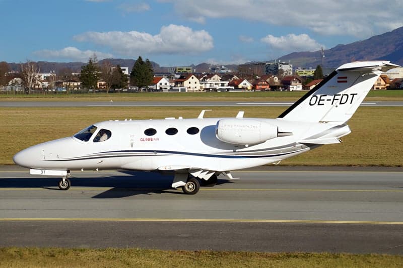 Side view of the OE-FDT aircraft on the runway.