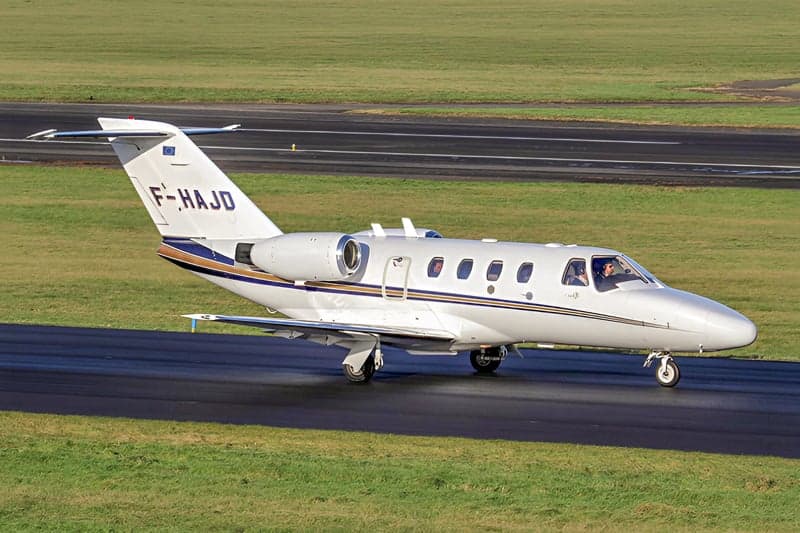 Cessna Citation CJ1 with registration F-HAJD on the runway.