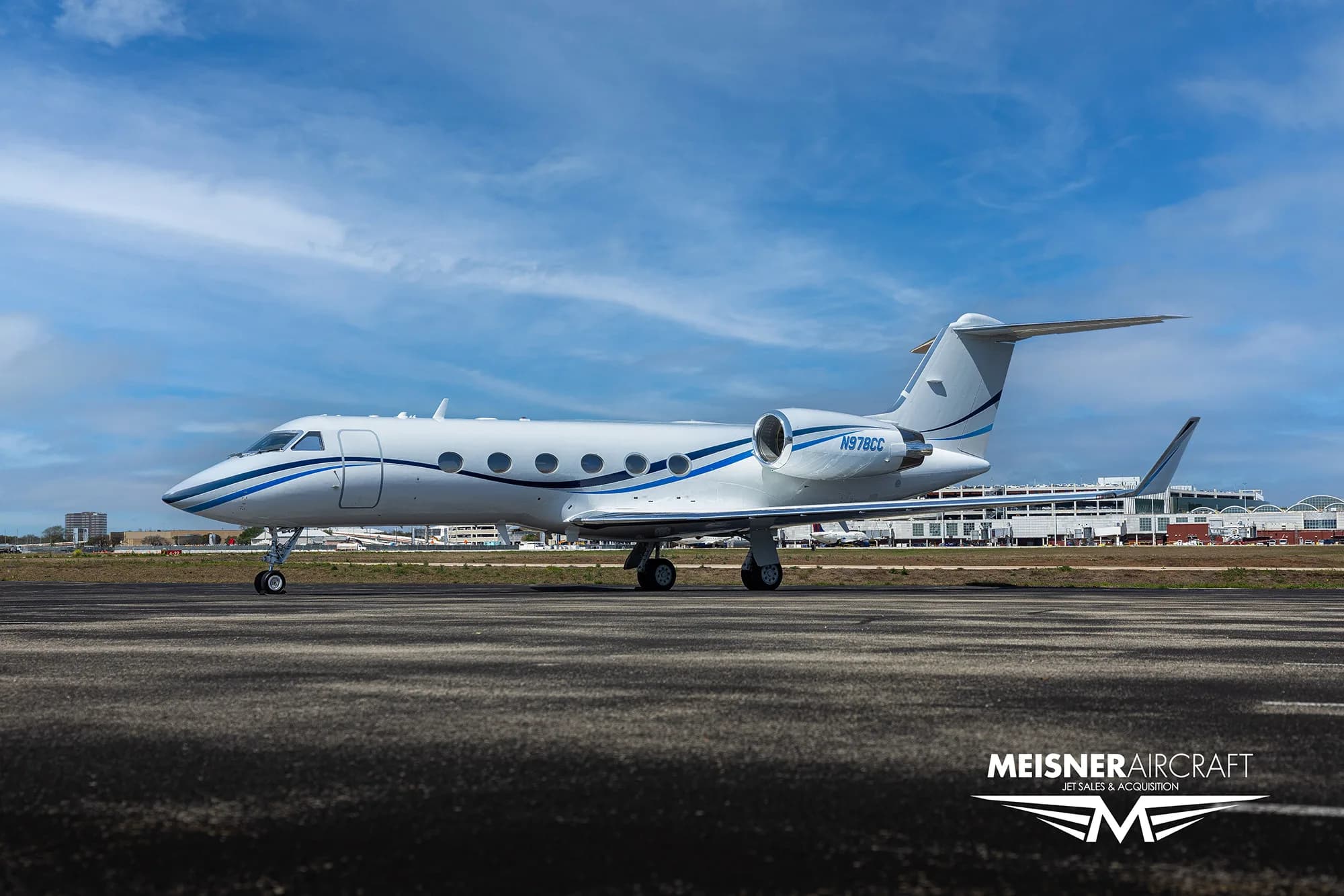 Side view of a Gulfstream G550 aircraft with registration N978CC.