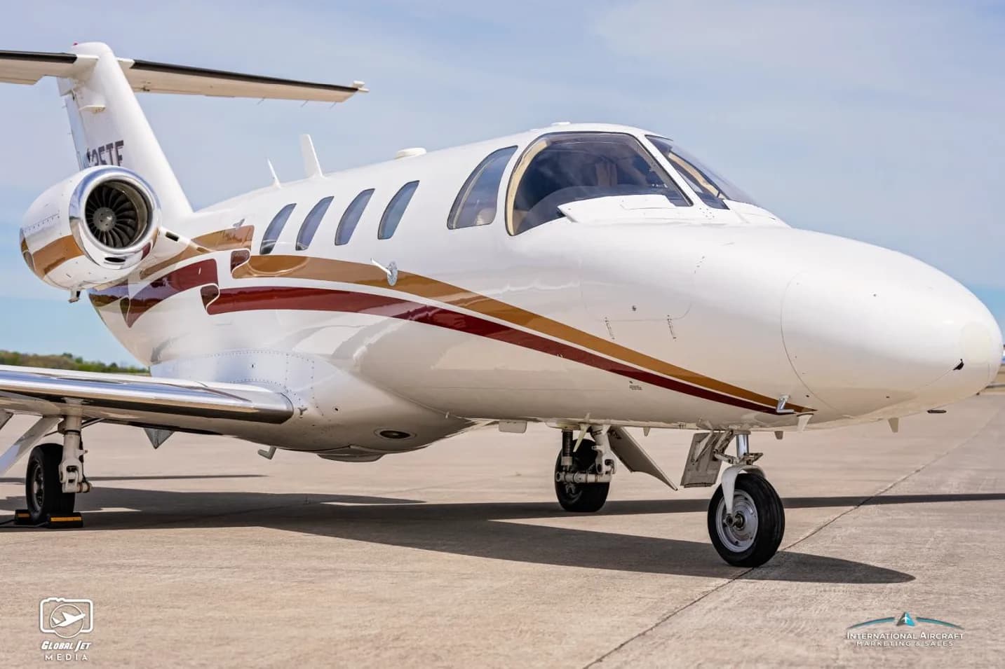 Close up of a Cessna Citation CJ1 with registration N525TF.