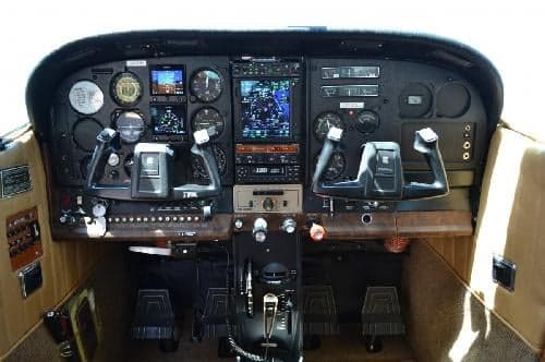 Instrument panel and controls of the Cessna 206H Stationair.