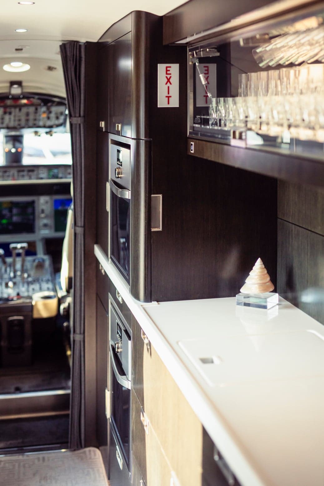 View of the aircraft interior with a bar and the cockpit in the background.