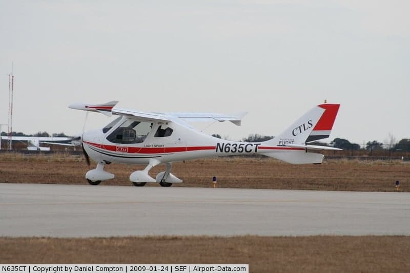A CTLS light sport aircraft, registration N635CT, on the ground.