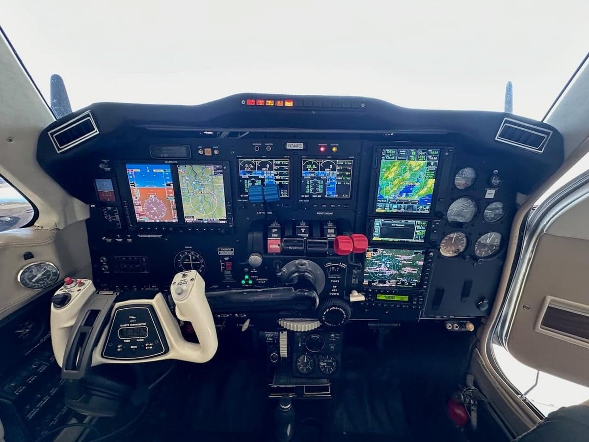 The cockpit of a Piper PA-31-350 Navajo Chieftain, featuring a modern avionics suite.