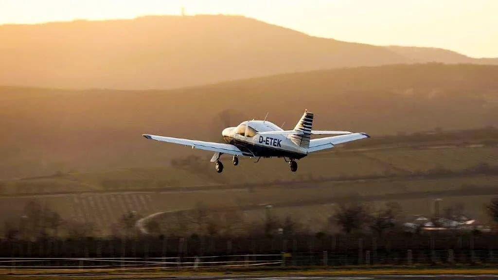 D-ETEK aircraft on the ground, front view.