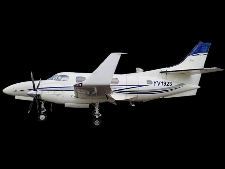Side view of the aircraft YV1923 with a white and blue paint scheme.
