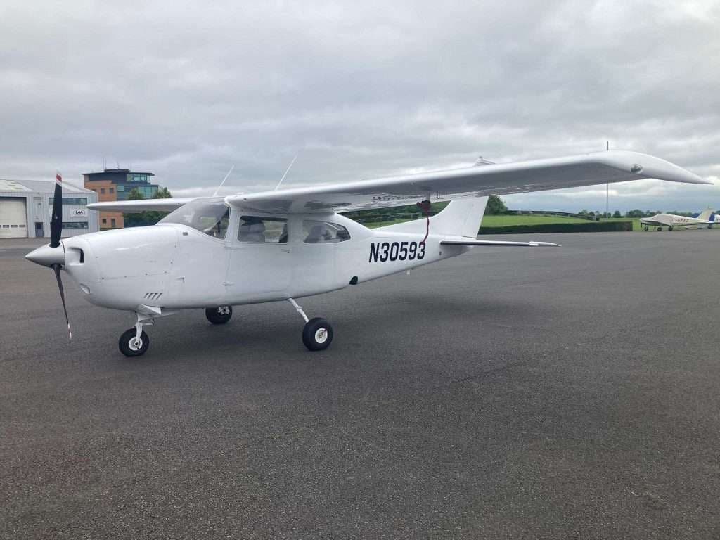 A Cessna 206 Stationair with registration N30593 is parked on the tarmac.